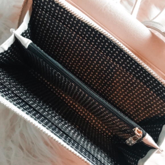 MEGA SALE! 2 in 1 Ivory Crossbody Bag - Picture 6 of 8